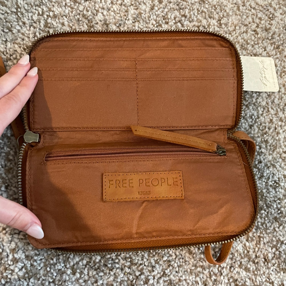 Free People‎ Vegan Leather Brown Wallet Wristlet - Picture 4 of 4